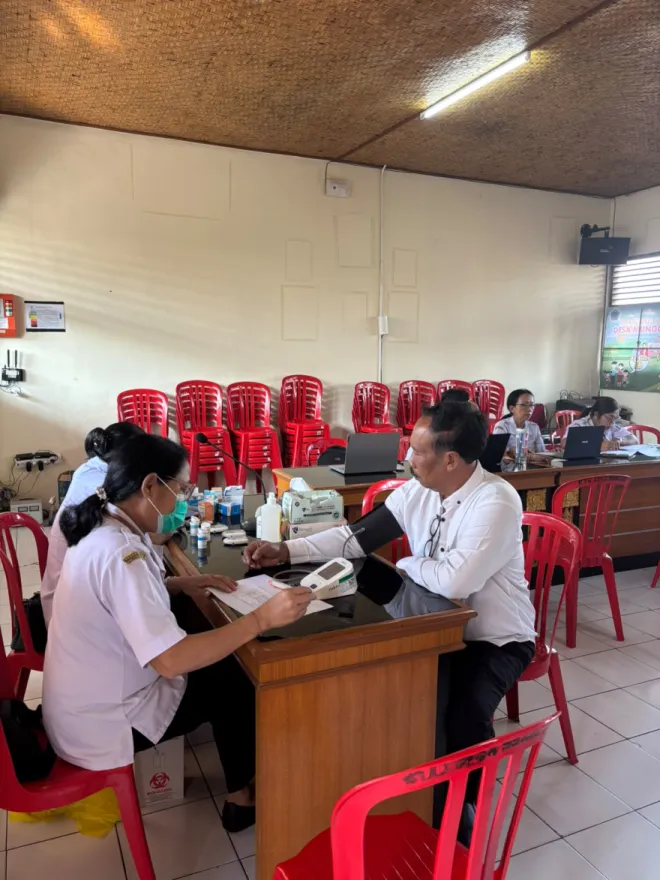 Puskesmas Mengwi II Laksanakan Pemeriksaan Kesehatan dan Gigi Gratis untuk Perangkat Desa Munggu